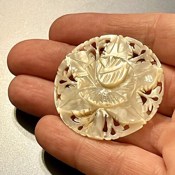 Vintage Carve Mother-of-Pearl Brooch (Bethlehem) - Picture 6 of 6